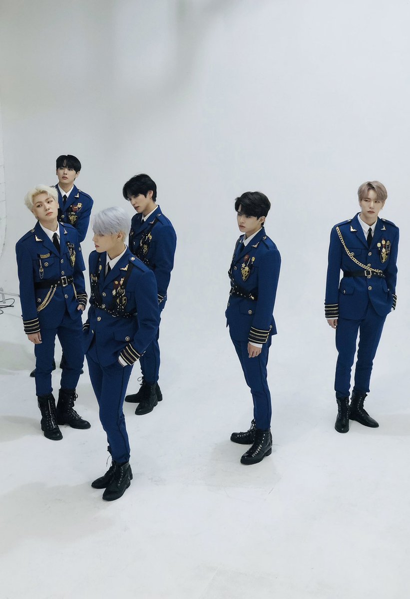 NewWorld_VICTON's tweet photo. [#승식 ] 2020년 새해가 밝았어요!앨리스 새해복많이받구 행복길만 걸어요우리!!!💙💛 https://t.co/QiO5rR7006