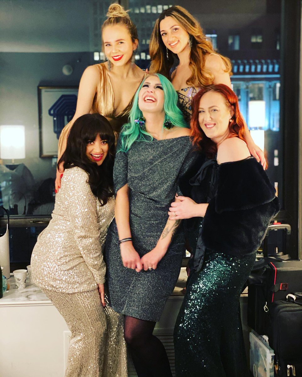 dudeitsice's tweet photo. I love you guys. Happy freaking #newyear, yo! 🥂✨🎉💃🏼🧊 #hny #hny2020 #happynewyear @Champagne_Ball #cbpdx @ItsLoRadio @live955 @osofresh https://t.co/p42jnxB72T