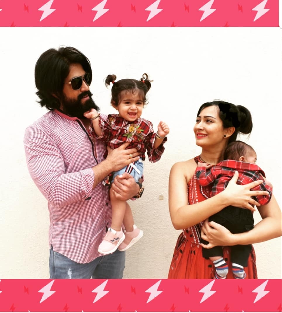 TeamYashotsava's tweet photo. @TheNameIsYash BOSS
Cute Family 😍😍
#AyraYash #JrYashBoss
#Attige #YashBOSS https://t.co/JWeXlcTMSm