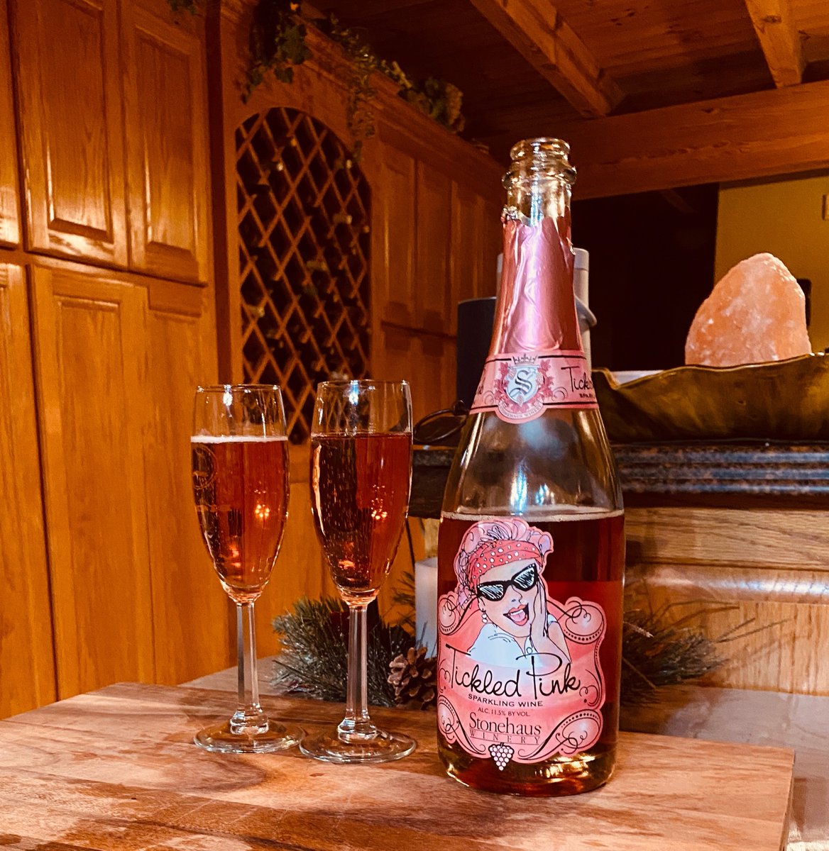 Aaron Tippin' tweet media