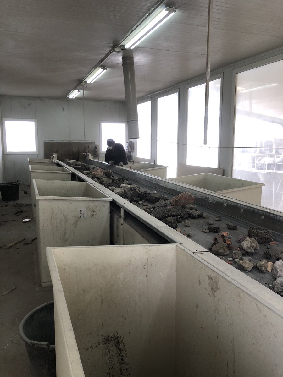 Lo primero feliz año 2020
Y ahora si, después de un periodo de aprendizaje y adaptación, podemos anunciar que Euromaex apuesta por el reciclaje y el aprovechamiento del material con el que trabajamos, adquiriendo una planta de RCD en madrid.