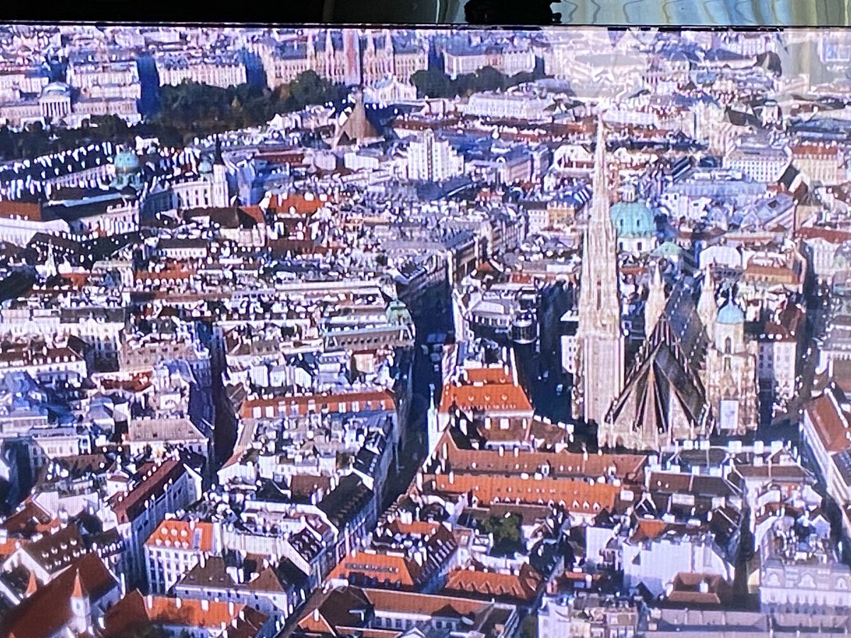 FHollauf's tweet photo. Mein #Döbling, mein #Wien. Tolle Impressionen ❤️👍🥂🍾 #Neujahrskonzert #Philharmoniker #Beethoven #Pausenfilm #Prosit2020 #HappyNewYear https://t.co/Oh9Q9G25ey