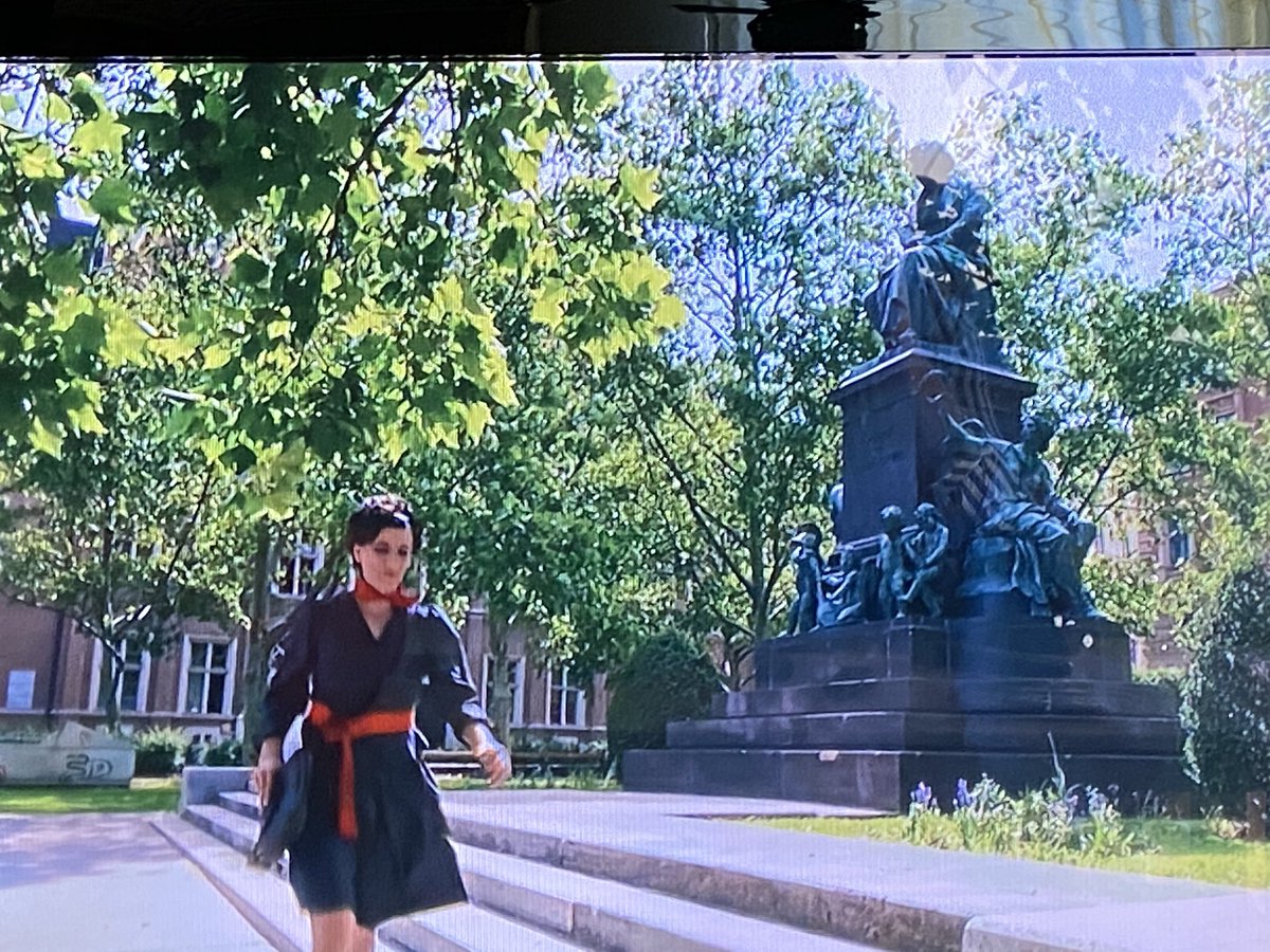 FHollauf's tweet photo. Mein #Döbling, mein #Wien. Tolle Impressionen ❤️👍🥂🍾 #Neujahrskonzert #Philharmoniker #Beethoven #Pausenfilm #Prosit2020 #HappyNewYear https://t.co/Oh9Q9G25ey