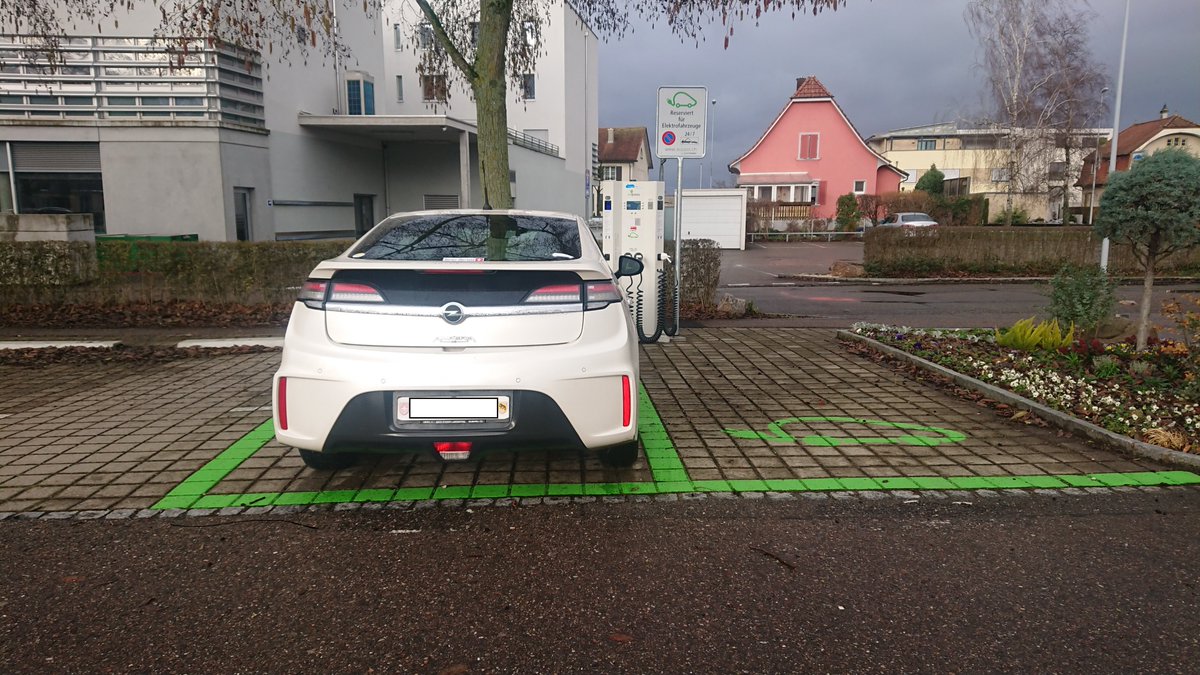 sympacharge's tweet photo. Zwei #Ladepunkte von #Evpass, so platziert, dass man die Anlage bei Bedarf mit weiteren Ladepunkten ergänzen kann. Vorbildlich in #Stein AG.
Geladen mit dem #SwissPass, alle Debit- oder Kreditkarten wären auch möglich. So muss es sein. Bravo! https://t.co/KvZUBViRBt