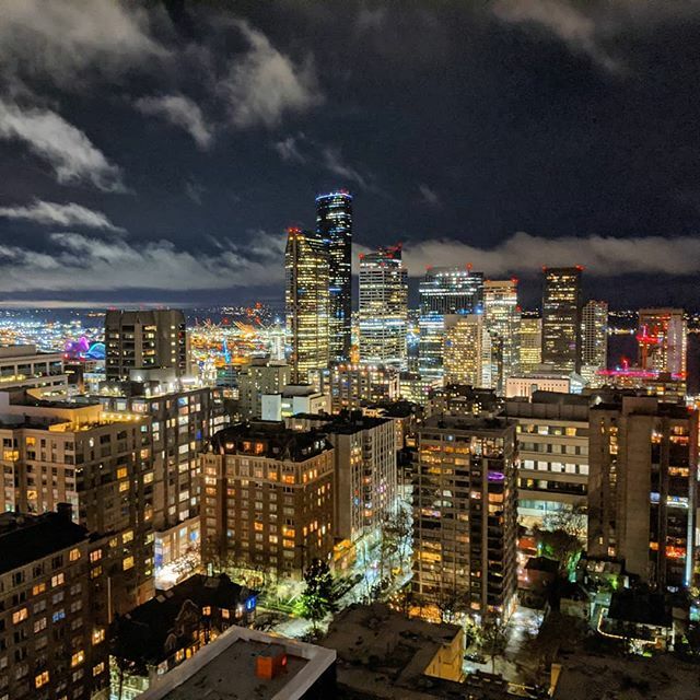 nickbramhll's tweet photo. New Year's Eve in Seattle. No Space Needle fireworks due to high winds but the views of downtown were spectacular #city #citylights #ny2019 #nye #urban #pnw https://t.co/EruDJ4WUOV https://t.co/nVG3Tb2BEN
