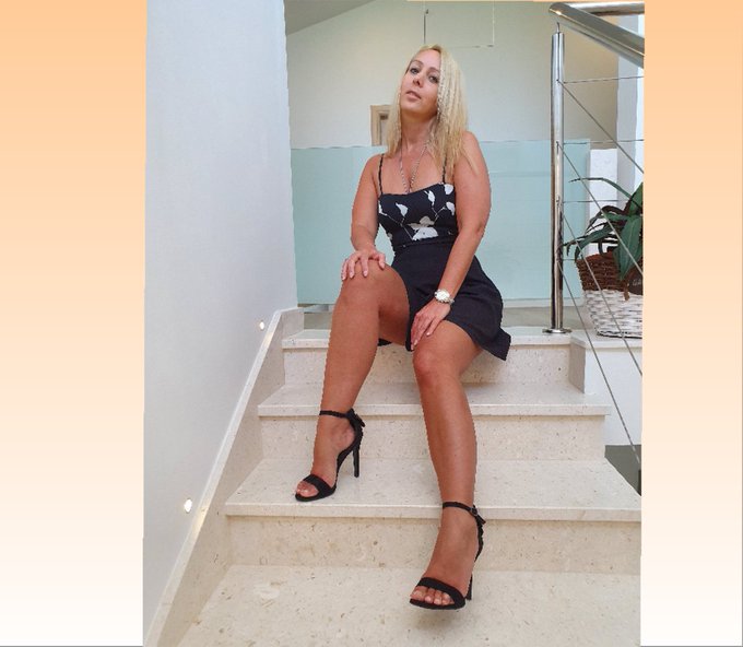 Frohes neues Jahr ihr Lieben.  Ich freue mich mit euch auf ein neues Jahr.  Hoffe ihr habt es gestern<a href="/tag/newyear"class="tags"><span>#newyear</span></a><a href="/tag/neuesjahr"class="tags"><span>#neuesjahr</span></a><a href="/tag/frohesneuesjahr"class="tags"><span>#frohesneuesjahr</span></a><a href="/tag/frohesn"class="tags"><span>#frohesn</span></a>