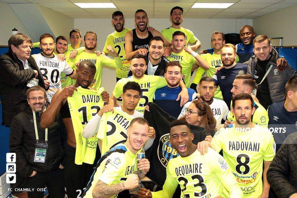 elcatalan19's tweet photo. 2019 🔜 2020 🔵⚫💪
En vous souhaitant a tous une belle et heureuse année. Bonheur, santé et prospérité.😁
#Ensemble #unseulobjectif #FCC https://t.co/I5cQTEL4JF