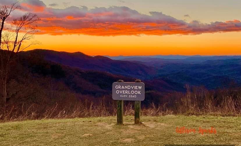 The last sunrise of 2019 on the #BlueRidgeParkway. Photo: Allison Sparks
