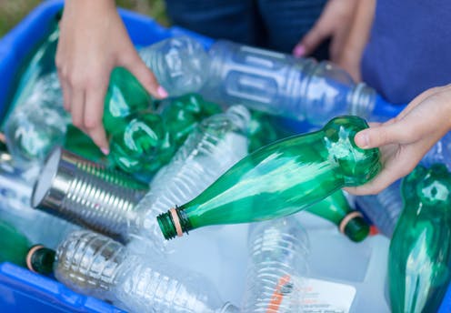 TheCleaningQ's tweet photo. Single-use-plastics, i.e items that have been designed to be used only once and then thrown away, make up 50 percent of all beach litter.

#TheCleaningQuest #cleanerbeach https://t.co/uuZ6rXfqID