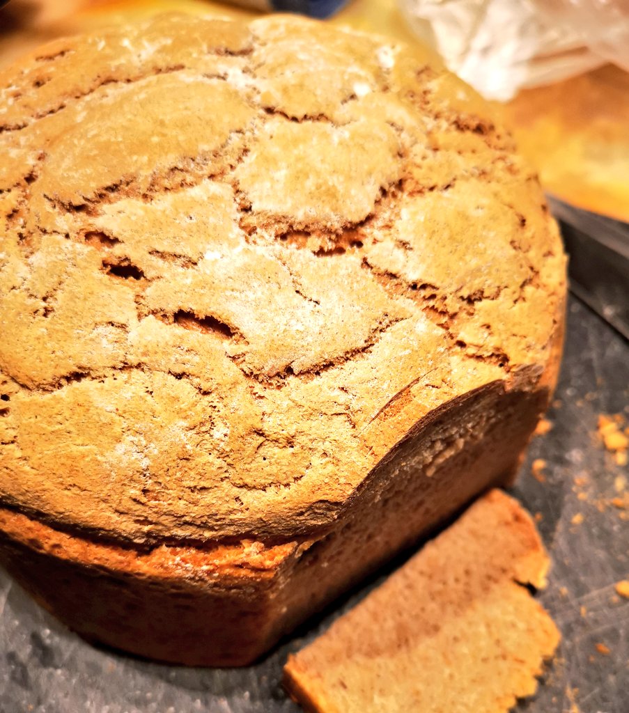Diana_2412_'s tweet image. Start the new year with homemade bread. I will do that more often now. 😊 
#selfmadebread
#tobake
#breakfast