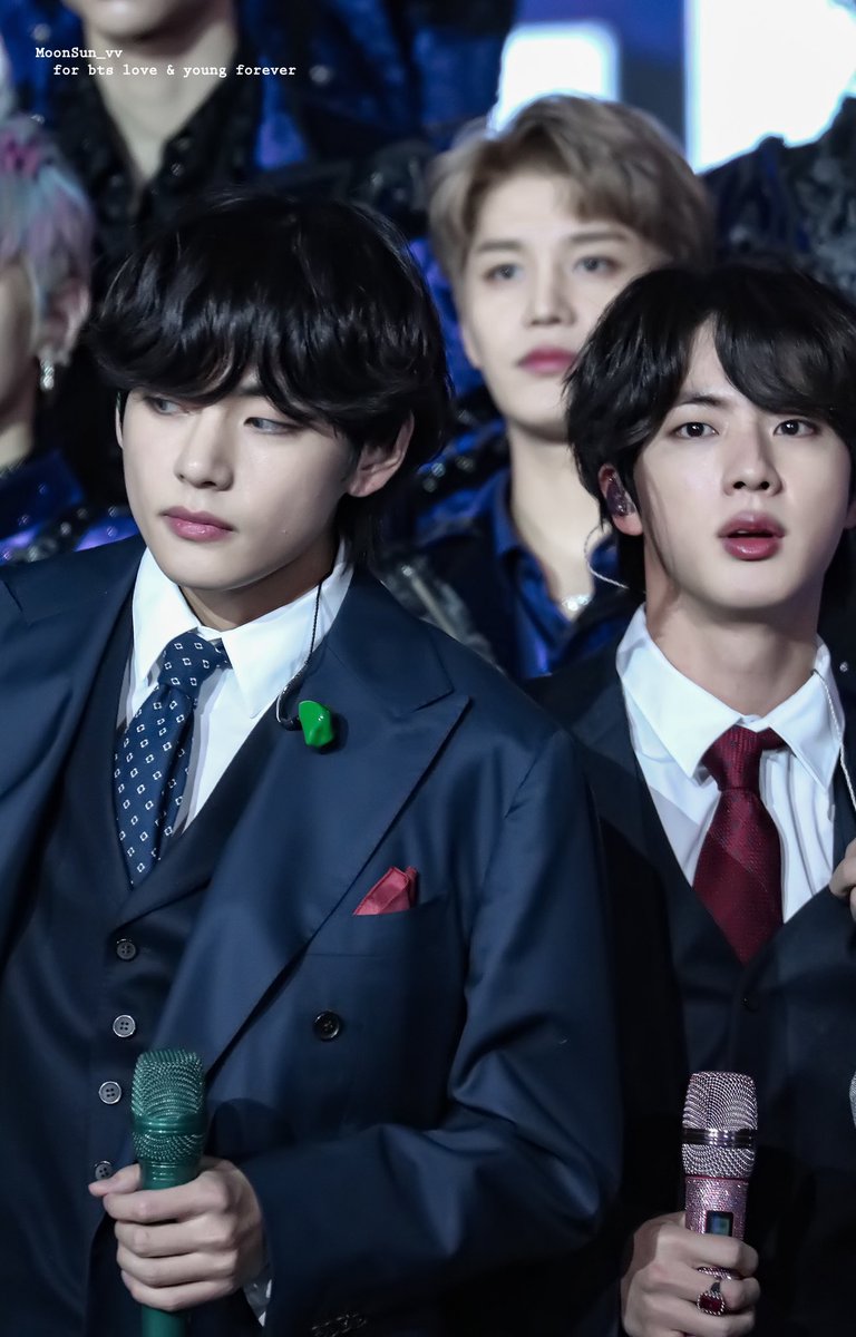 MoonSun_vv's tweet photo. HD 1227 KBS
가요대축제 
🌙☀️

석진이 태형이 
#김석진 #석진 #진 #JIN #김태형 #태형 #뷔 #v #taehyung #방탄소년단 #bts https://t.co/fL6DbLasKK