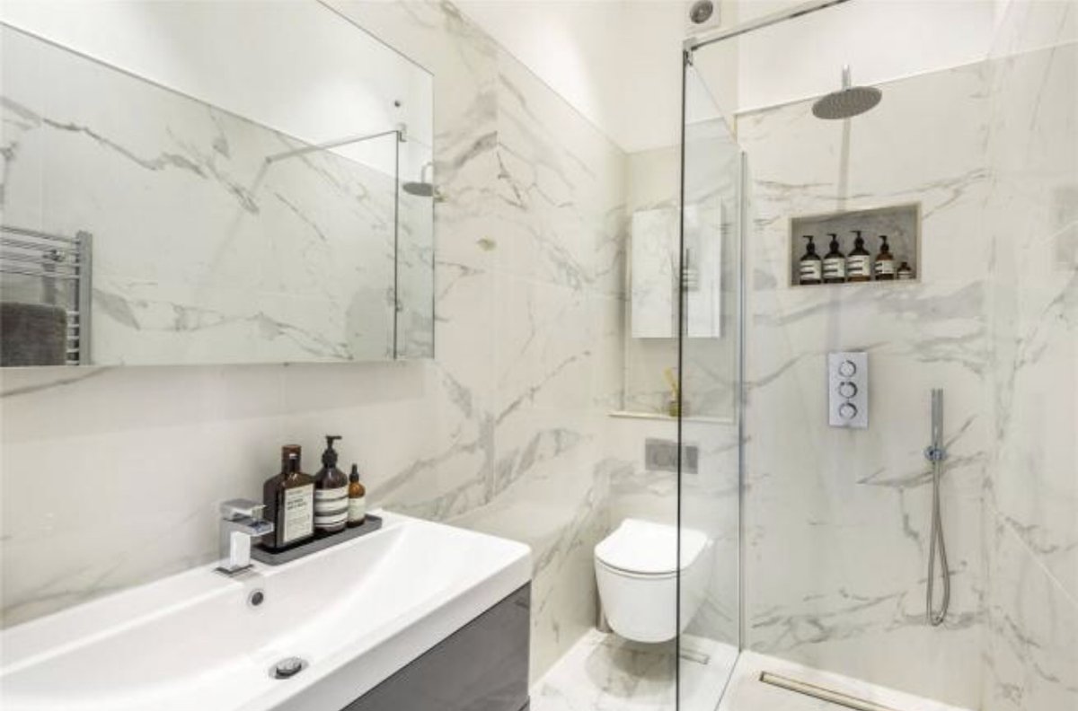 Catalin completed this 1 bedroom £3,000,000 apartment in the most exclusive area of Kensington using @FarrowandBall paints in only 2 days!