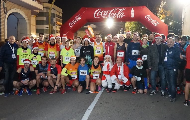 MANUROCAFORT's tweet photo. XIX SAN SILVESTRE DE ROCAFORT . Una salida colmada de atletas populares, 1850 corredores en línea de salida, 450 niños en las carreras infantiles y 6.000 kg de comida y útiles de higiene para Cáritas Rocafort @RunningRocafort @RocafortAyto @natachalogar @serranocarnicas https://t.co/0hLuBTCqGE