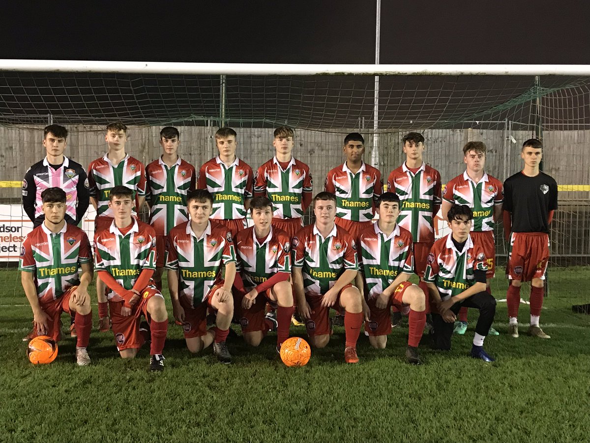 WindsorFCU18s's tweet photo. Happy new year to all the management team, players, parents supporters, @windsorfc @Windsor_FC_Fans @WindsorBrews Let’s hope it’s a great 2020 for the 18’s, 1st team and the club. https://t.co/N8qNOgzhxs