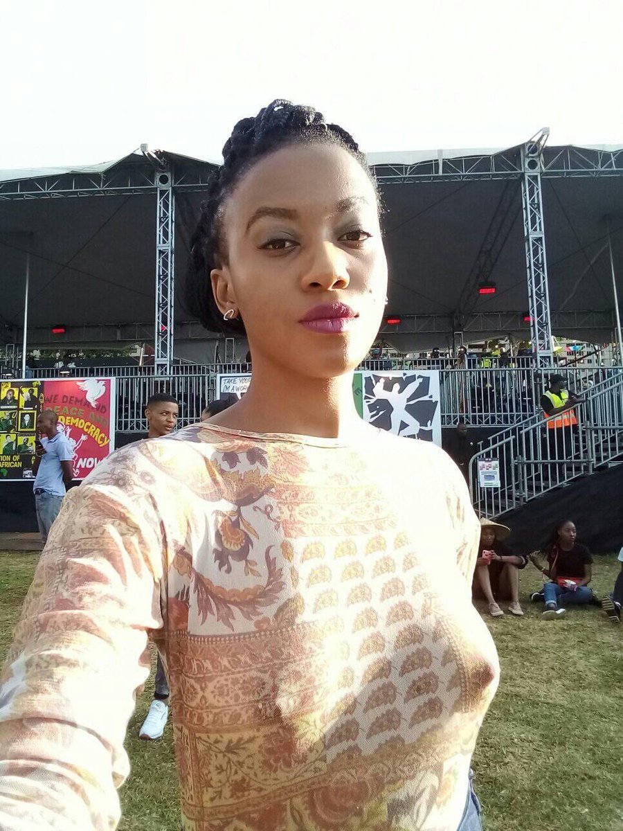 Nomonde_sky's tweet photo. Day 1.
Day 2.
#AfroPunk2019 #funWasHad #HappyNeeYear #iam #sky https://t.co/beMj5aWCxJ