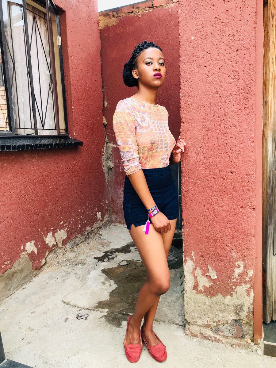 Nomonde_sky's tweet photo. Day 1.
Day 2.
#AfroPunk2019 #funWasHad #HappyNeeYear #iam #sky https://t.co/beMj5aWCxJ