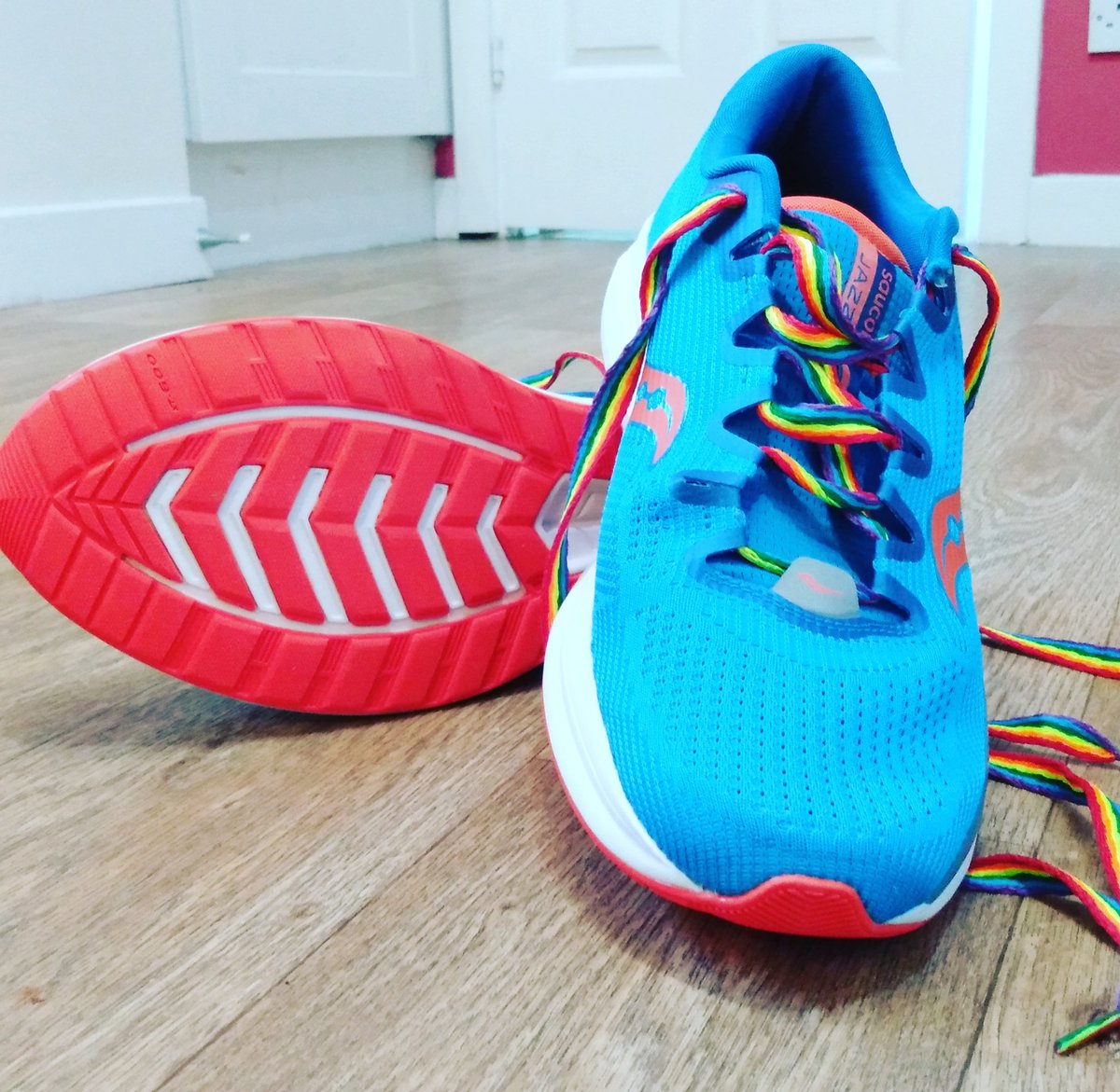 J0hnCassidy's tweet photo. Hey @RSTrust It's a new year, a new decade, so we have new running shoes...
#inabootit #londoncalling #teamrst https://t.co/YAnyjXxaAW