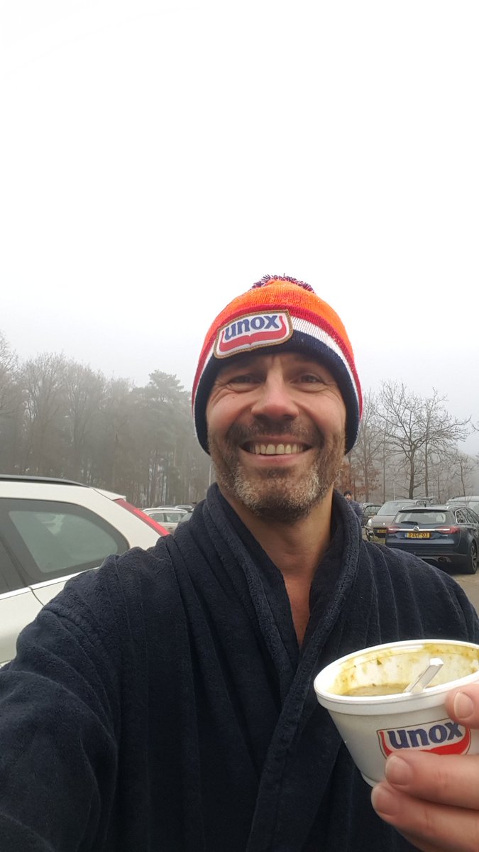 Twitinfo tweet media