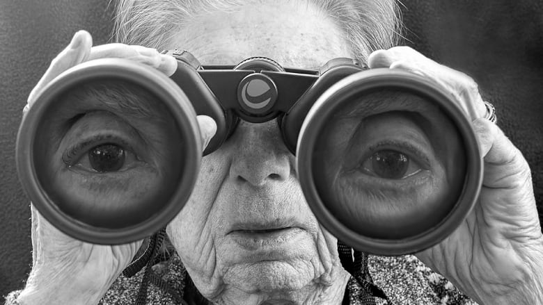 LEAD_Coalition's tweet photo. Photographing his mother's #dementia made her feel alive again https://t.co/malJHFM1Ul 

#alzheimers #photography #art @ColorSTREAMedia @Monica_Wilcox @paschamo @barbiesway @LindaLeeKing @caregiving @VABlueBelle18 @AhSyed_ @VivMilano @TinaMarie_80s @KLovesNature @cpujudy @ZZsheyn https://t.co/rKar9AojWG