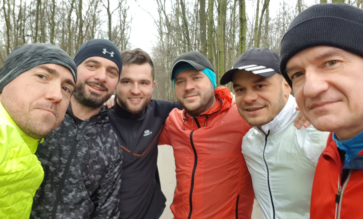 bbudka's tweet photo. Aktywnego roku życzę! Wśród dobrych ludzi. Bo w dzisiejszym świecie prawdziwa przyjaźń bywa towarem deficytowym. Mam to wielkie szczęście, że kiedyś połączyła nas biegowa pasja i właśnie przyjaźń. A dzisiejszy noworoczny poranek rozpoczęliśmy wspólnie na biegowej trasie. https://t.co/dJfVBJCp1l