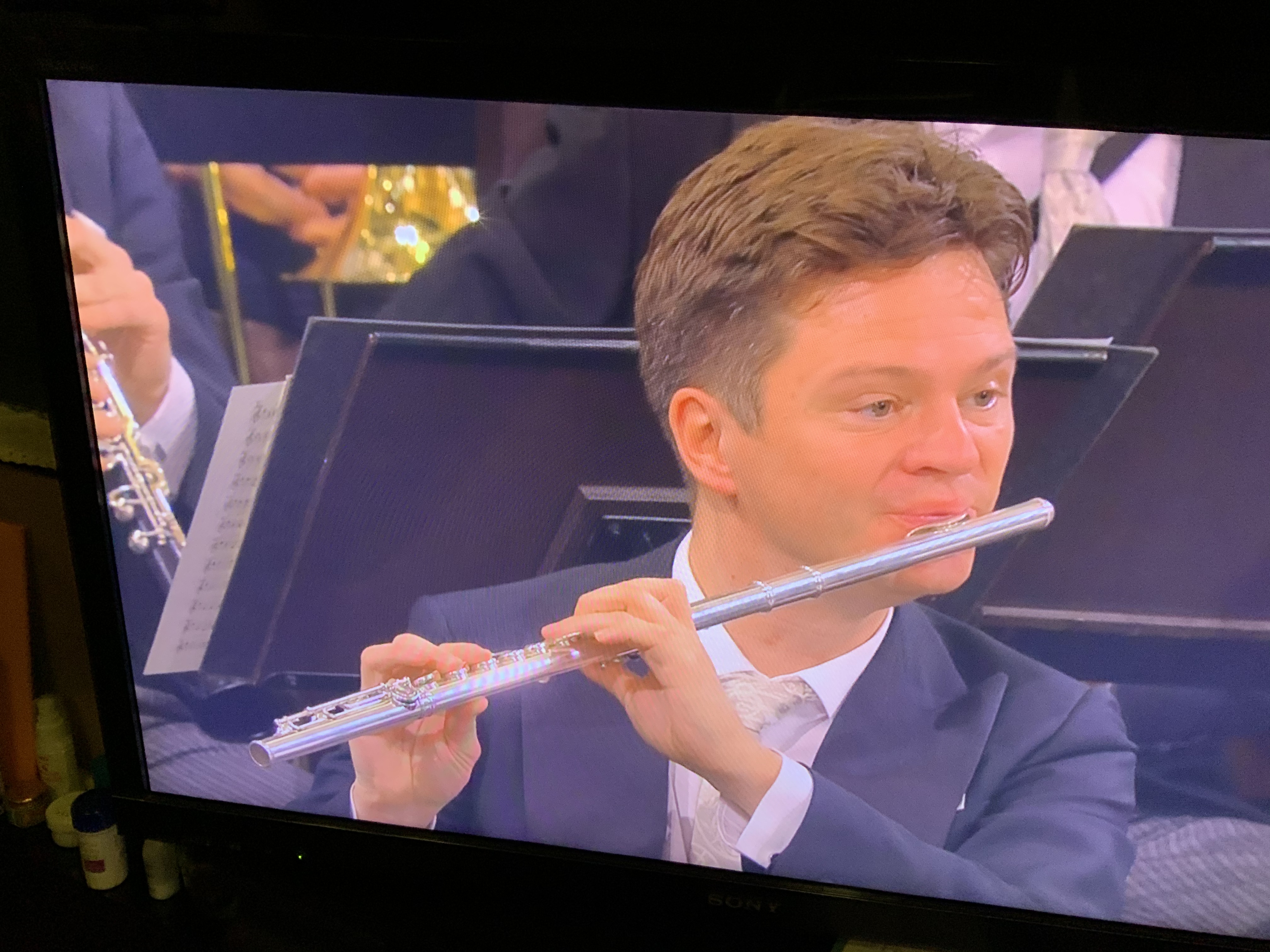 Worldmusic Ai 今年の音初めはやはりウイーンニューイヤーコンサートから 毎年 草津国際アカデミー音楽祭にも参加の カール ハインツ シュッツ フルート 氏 Karl Heinz Schutz Fluteも演奏中 T Co Z65gehuklb Twitter