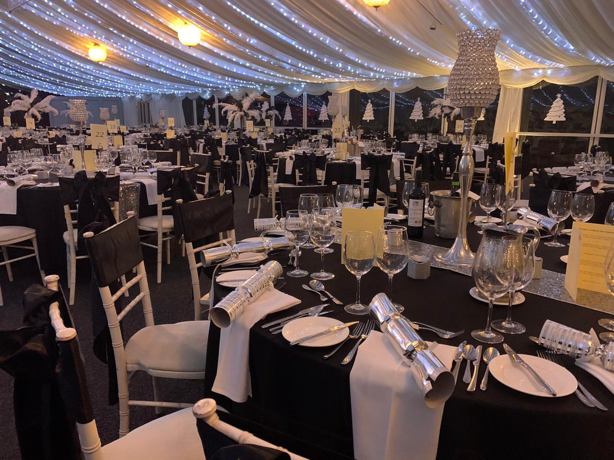 rainbowlinen's tweet photo. The Marquee all ready to welcome in 2020 @CoombeAbbey for their Black &amp; White NYE Ball . Happy New Year everyone #rainbowlinenanddecor #NYE2020 #NYEBall #blackandwhite #soreheadsthismorning https://t.co/nPDmAS95g4
