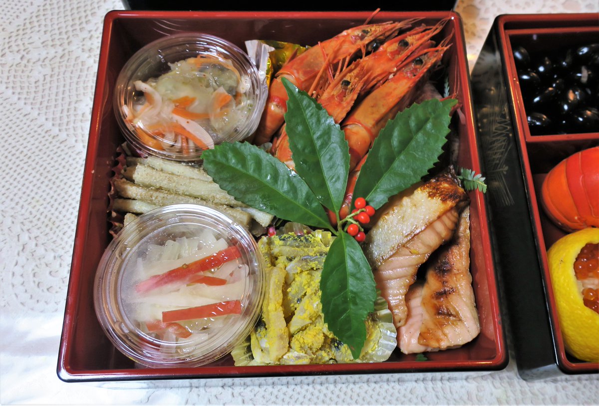 Tokyonobo's tweet photo. I would like to wish everyone a happy new year. Osechi-ryori is specially-prepared New Year's dishes to be eaten during the first three days of January. Many of osechi cuisine also supposed to bring happiness. Today we enjoyed these osechi with our son and daughters. #おせち料理 https://t.co/IfUNd47PSn