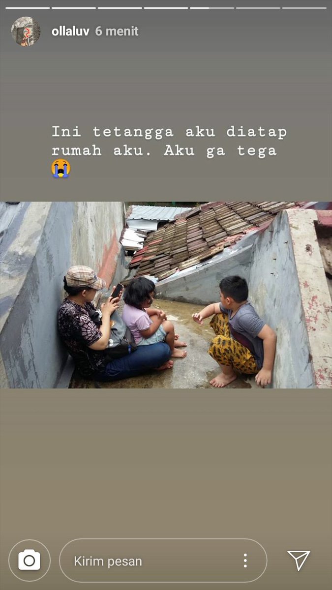ahn_hee_young's tweet photo. Twitter, please help! Kakak kelasku dan tetangganya di Pondok Mitra Lestari, Jatiasih, Bekasi butuh evakuasi perahu karet segera! https://t.co/NXyOx0ru8P