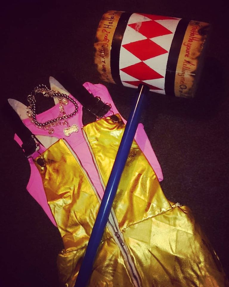 AntoniaToni666's tweet photo. HAPPY NEW YEAR!! Made a new Harley outfit that I still havnt tried out..... maybe this year! #HarleyQuinn #mallet #harleymallet #MargotRobbie #BirdsOfPrey #BOP #dancetilyourdead #DC #warnerbros https://t.co/hgyiGyMIPf