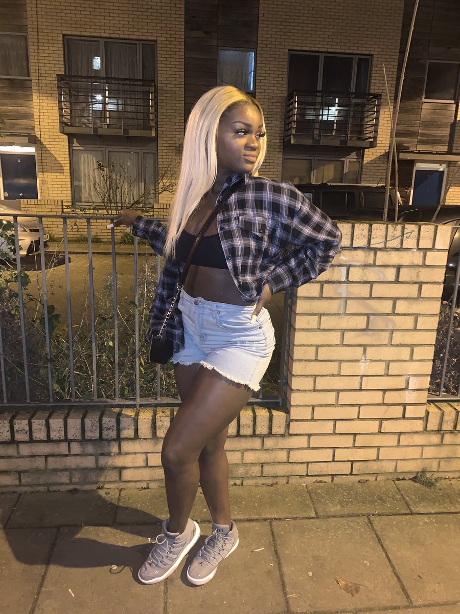 hettaea's tweet image. My New Years resolution is to be the coolest chick ever😂😂😂🤟🏾🤟🏾🤟🏾