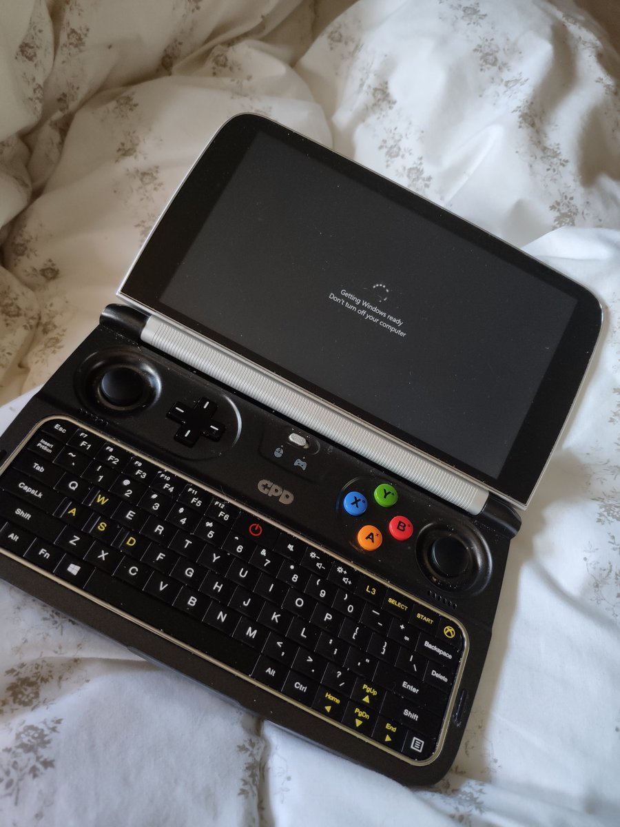 broskiplays_'s tweet image. I love that i can just play pc games anywhere i go with my gpd win 2. It's still my most interesting tech purchase of 2019. #gpdwin2 #pcgamingonthego #pcswitch