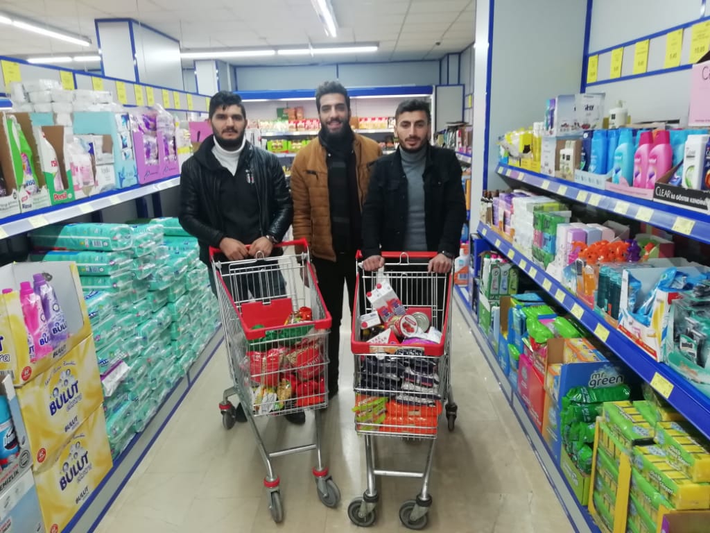 Yeni yılın ilk twiti sevme sanatının pragmatik tezahürü.Bir insanın gerçek zenginliği,onun bu dünyada yaptığı iyiliklerdir.

<a href="/mardinartuklu/">Mardin Artuklu Üniversitesi</a> da ihtiyaç sahiplerine “sevgi paketlerimiz” <a href="/TarihArtuklu/">Artuklu Tarih Topluluğu</a> ve @maumardinaras  ortak faaliyeti olarak öğrencilerimiz tarafından dağıtıldı.