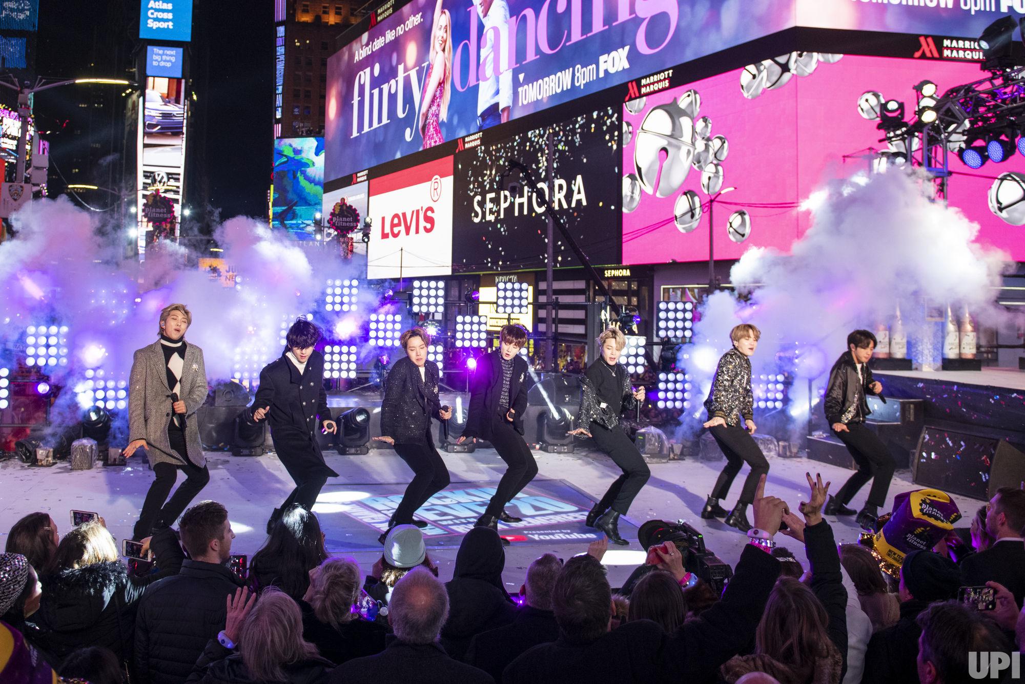 BTS Bukan Headliner, Tapi Justru Dapat Cover Paling Banyak dari Media di New Year's Rockin' Eve 2020 