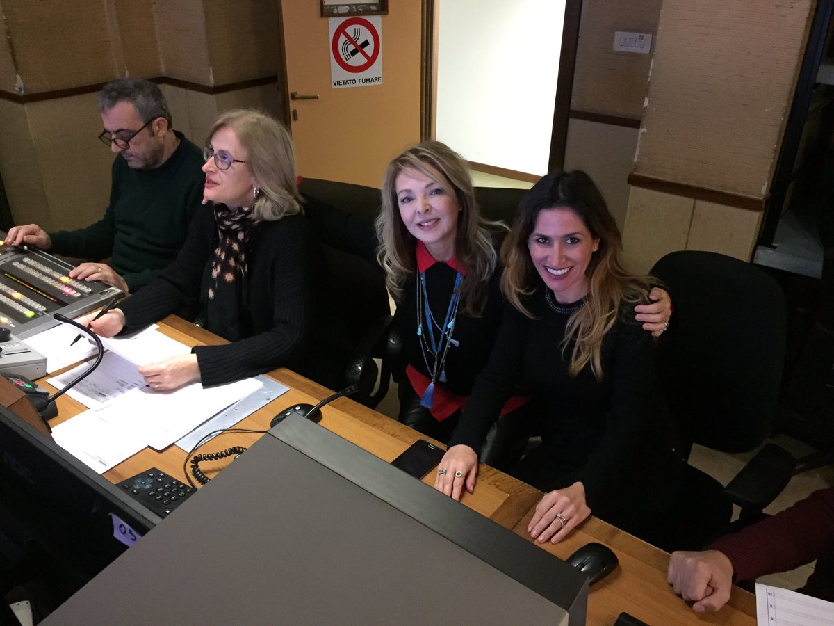 TgrRaiSardegna's tweet photo. Auguri di Buon Anno Nuovo dalla redazione e dai tecnici del Tgr #Sardegna  e grazie a tutti i nostri ascoltatori 🙏🎉#Capodanno #1gennaio #Buon2020 https://t.co/ezDPXPv50H