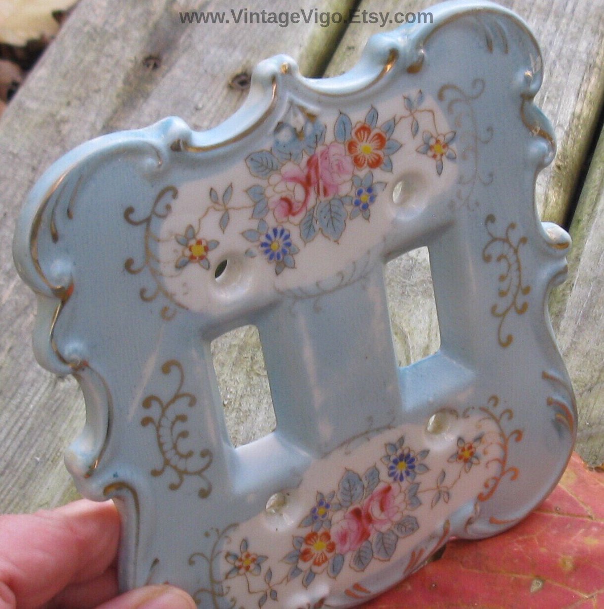 GothicGlass's tweet photo. Excited to share the latest addition to my #etsyvintage shop #Vintage #LightSwitch #Plates #DoubleToggle #Porcelain #NurseryDecor #Bedroom #Switchplate #Pastels #Shabbychic #happynewyear https://t.co/0BkG5TRkBq https://t.co/v3Y3XvrBFr