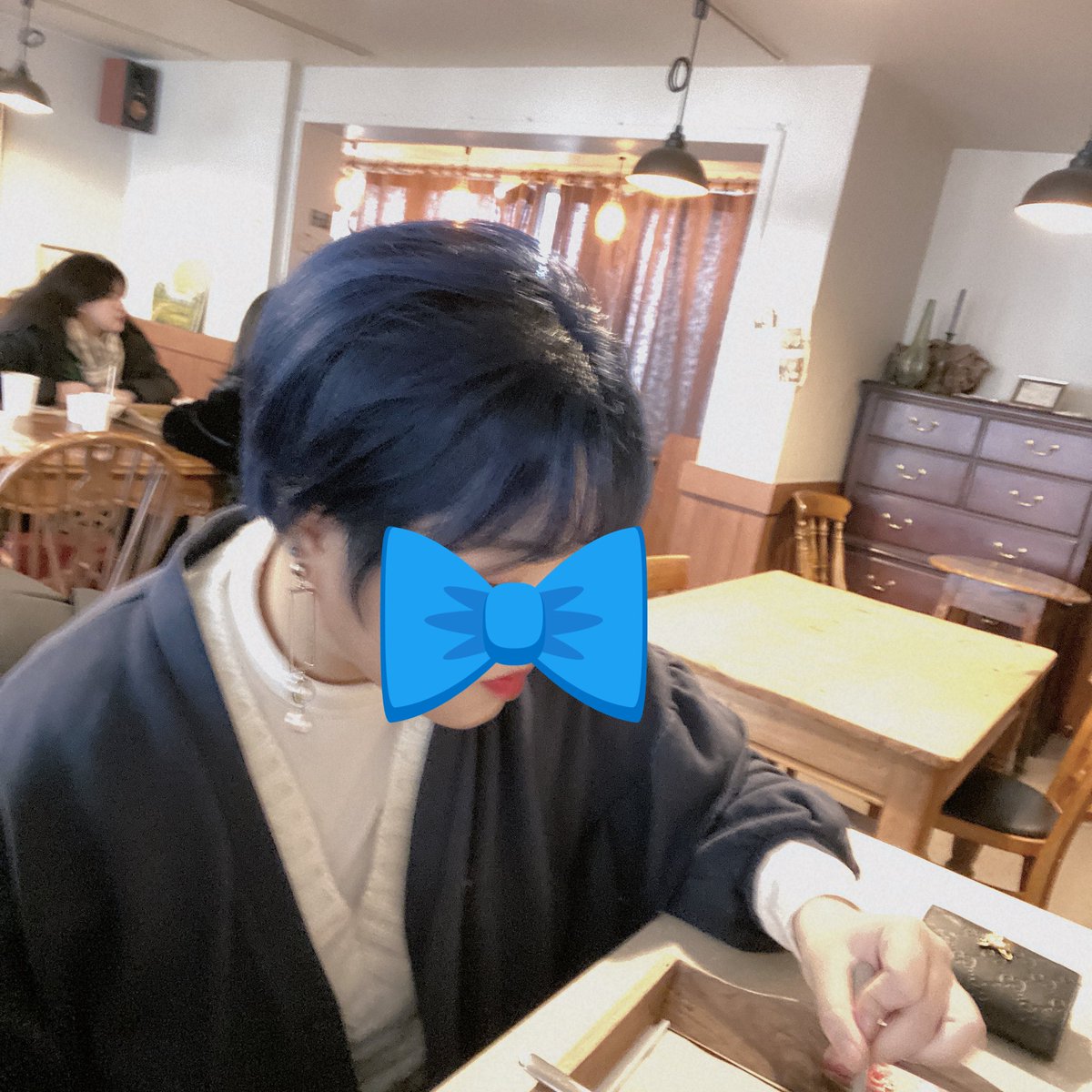 dean_cherish's tweet photo. 탈색 염색 맛집: 🌈 또동 하우스 🌈 

또동님이 굉장한 블루들을 많이 하셔서 그런지 진짜 너무너무 마음에 들어서 다음에 같은 색 염색 한 번 더 할까 생각 중입니다🥺

깨끗하고 아름 다운 휘인블루!! 역시 올해 염색도 잘 부탁드려요 또동님🧸

@ttodongeee_ @TDhouse_ 
#또동하우스 https://t.co/TDmGNVCRbG