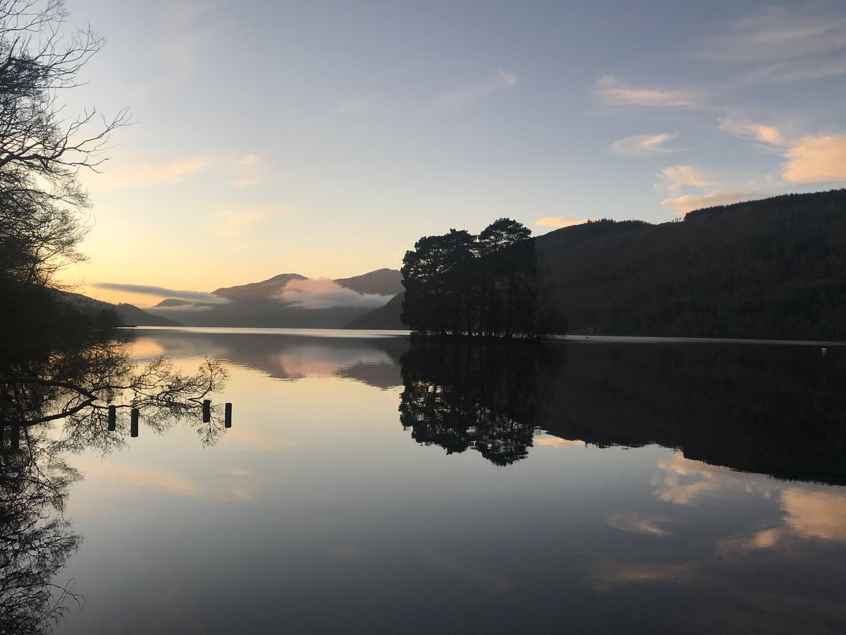 A true unedited image of #LochTay at #Kenmore #TheKenmoreClub - what a wonderful view in which to welcome in a New Year! Fantastic Scottish hospitality and celebrations at #WaterfrontRestaurant with live music and delicious food! Happy New Year everyone!