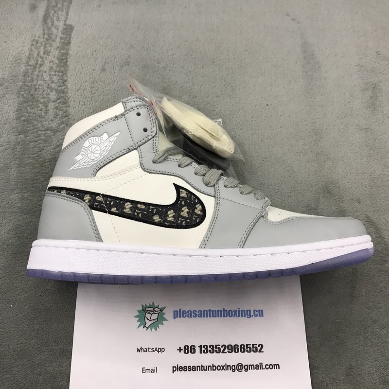 Aimee50995276's tweet photo. Would you pay $145 for the shoes? If... Comment on why? If it weren't for... Also... We want to read your comments!! 👀.
.
#sneakershouts #planetkickz #teamlust #urbanprops #Showmeyourgrasa #superfuego #elnortesabedesneakers #hypebeastmx #noflags #Dior #outfitsuperfuego #dioraj1 https://t.co/ReCcViV353