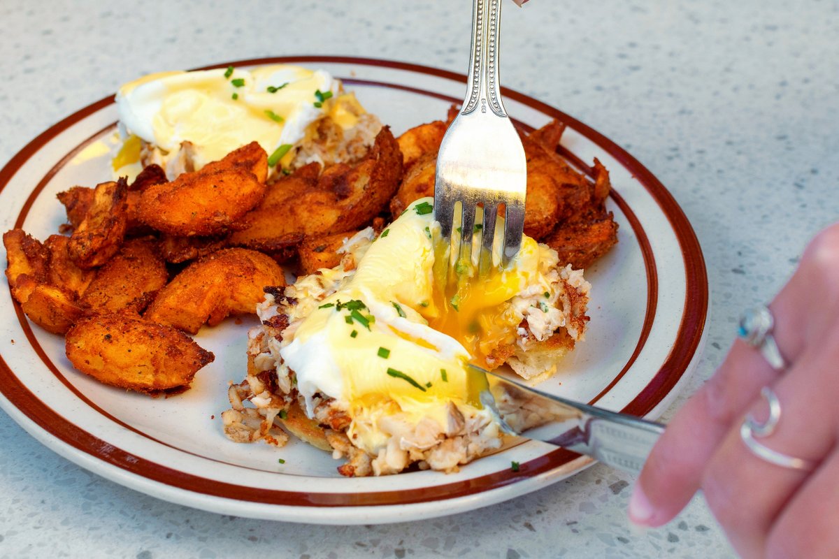 Happy New Years Day! Celebrate with us during brunch from 10-2pm or indulge in our all day menu until 9pm. See you then #2020 #Celebrate #Brunch #Mimosas #NewYear #HelloBettyOS