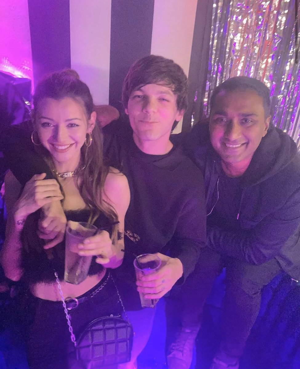 Ele0830's tweet photo. 新年のお祝いをしたElounor 🎉 https://t.co/ZBD1wJD9zC