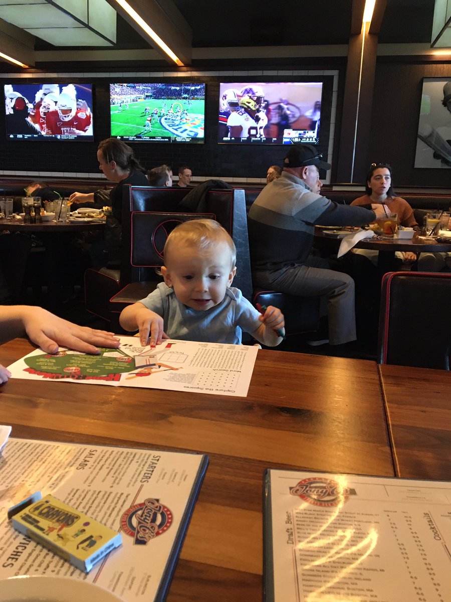 CodeFord's tweet photo. Out to lunch at #TonyCs 🍔🌯🍺⚾️ https://t.co/9ALGZrLsFU