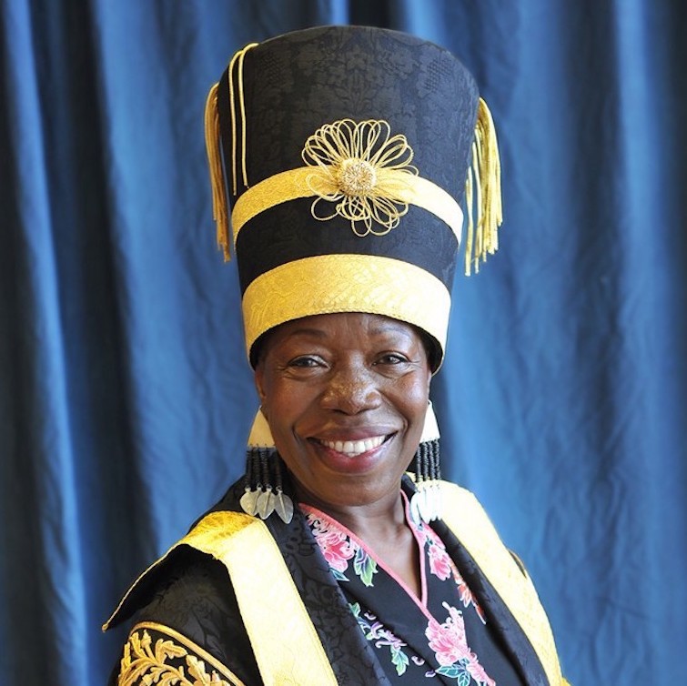 clothandmemory's tweet photo. CONGRATULATIONS to our brilliant Chancellor @unicreativearts Dame Magdalene Odundo on the New Year's Honours' List. You are an inspiration to us all, thank you! #ceramics #craft #powerofmaking https://t.co/68pgp5AEux