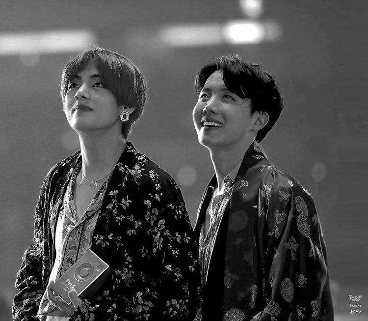 HAPPY NEW YEAR, VHOPERS! 🥂💜✨