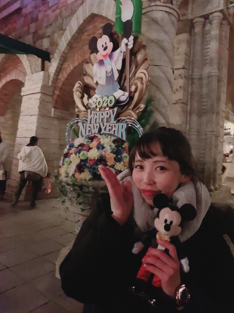 末柄里恵 そういえばですね 昨年から今年にかけて 友人yちゃんとディズニーカウントダウンに行っておりました なんとその後の本日も元日インパしておりました 笑 年明け早々にミッキーにもハッピーニューイヤー言いに行けたり 幸せなディズニー納め 末柄里恵 そういえばですね 昨年から今年にかけて 友人yちゃんとディズニーカウントダウンに行っておりました なんとその後の本日も元日インパしておりました 笑 年明け早々にミッキーにもハッピーニューイヤー言いに行けたり 幸せなディズニー納め