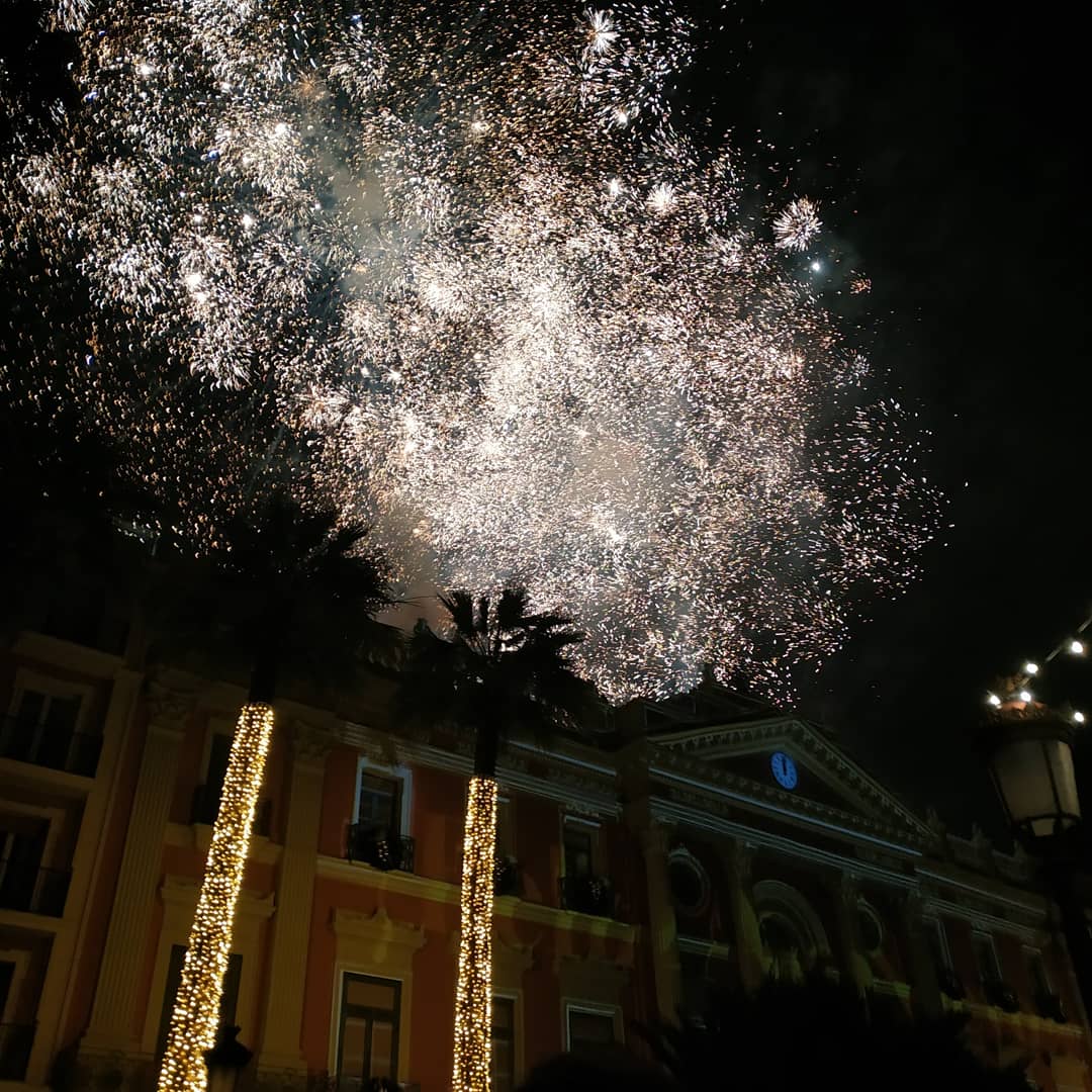 GuiateMurcia's tweet photo. Desde @GuiateMurcia os deseamos Feliz Año Nuevo. Déjate guiar por nosotros en este 2020.

#2020NewYear #Feliz2020 #Murcia #Turismo https://t.co/lfCAYhfJwe