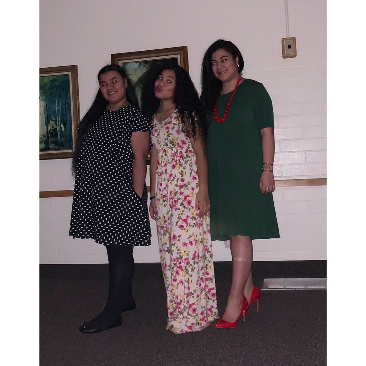 ena_pulotu's tweet photo. HNY from me and my Sisters ❤️ #missing5 https://t.co/FV5smRDHka