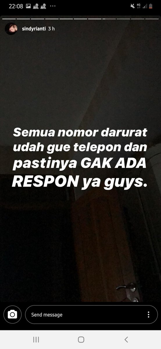 Ini baru pertama kalinya pake Twitter please do your magic 😭😭

Ini temenku kasian belum dapet bantuan sampe jam 21.54 tadi. Dia punya dedek bayi, persediaan udah pada habis 😭😭😭😭😭

Bisa mention Nomor darurat atau akun di daerah yang bersangkutan, biar dinotice 😭
