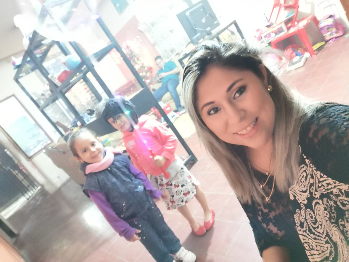 sthepgis's tweet photo. Las amo mis princesas, orgullosa de ser madre de mi pequeña Bere y tía de mi. Chalo!!!! https://t.co/C7kw6rpyi1