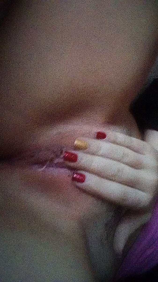AnonymNude's tweet photo. Bonne année à tous ! Like et RT si tu en veux plus ! #teen #teennude #boobs #tits #jeune #nue #seins #fille #girls https://t.co/nLjzsSbhQ5