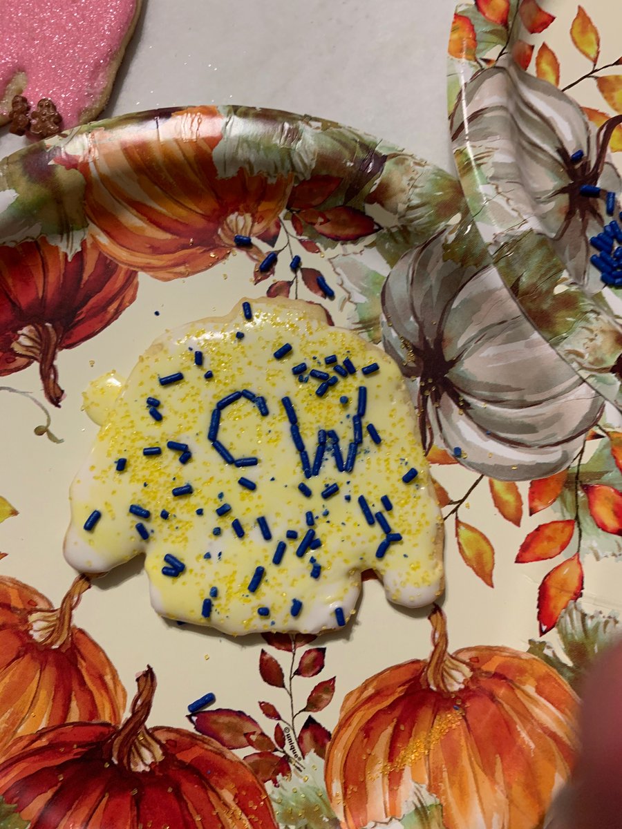 New_Jack_Kitty's tweet photo. @marcuslemonis @ctcocoAndrea @CampingWorld @TheGoodSamClub Adorable &amp; they look yummy too! I made this little gem at our Thanksgiving cookie decorating party. Not nearly as cute as these camper, but I tried lol #CampingWorld #CWrocks #UglySweater https://t.co/GAzSRBfnR8